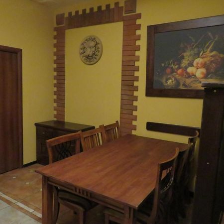יירבאן Hostel Jan In The Very Center מראה חיצוני תמונה