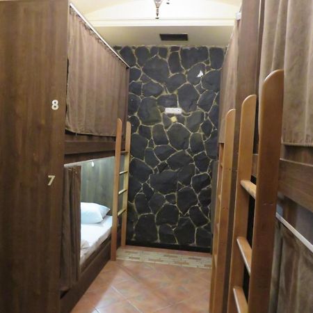 יירבאן Hostel Jan In The Very Center מראה חיצוני תמונה