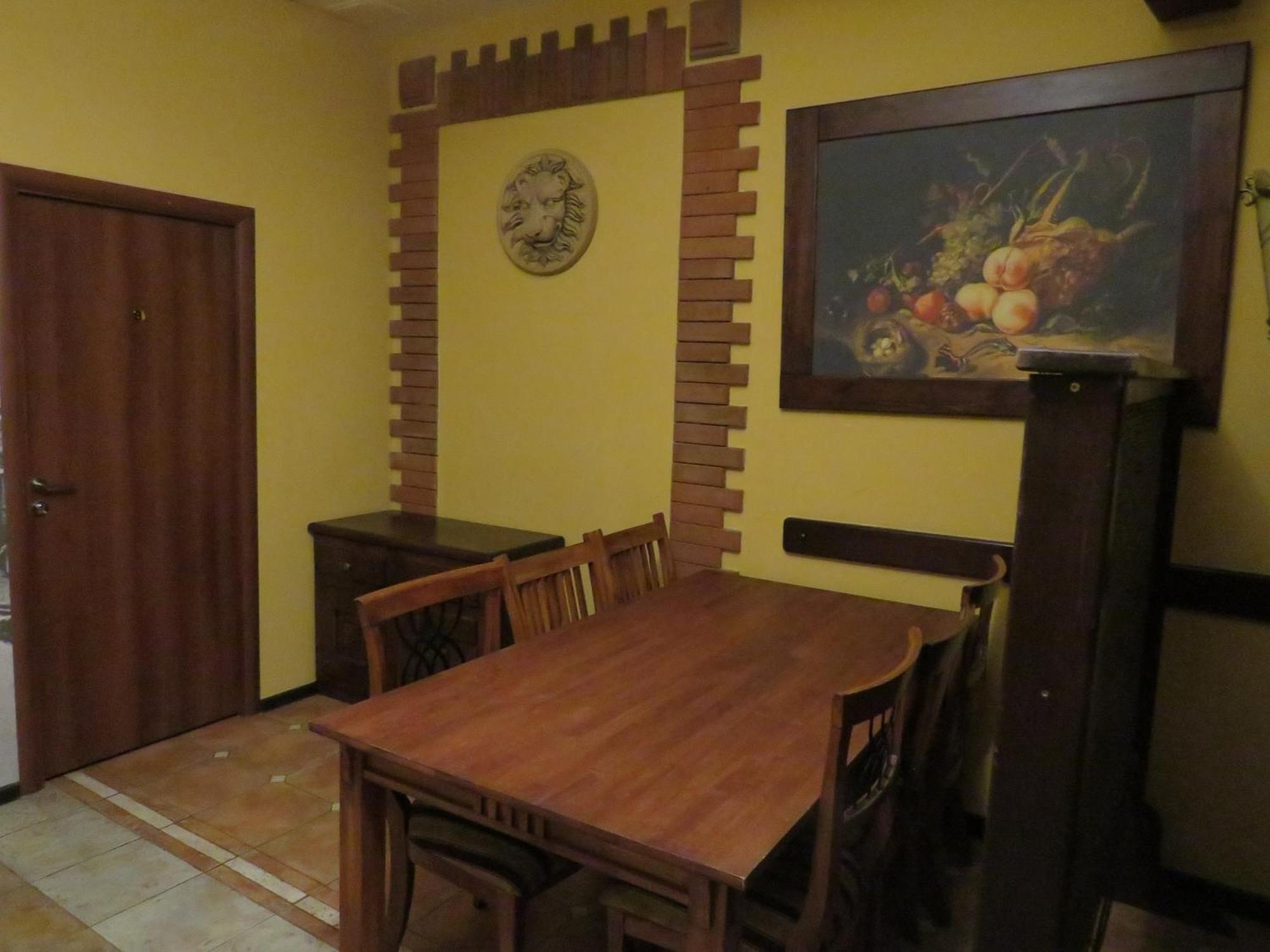 יירבאן Hostel Jan In The Very Center מראה חיצוני תמונה