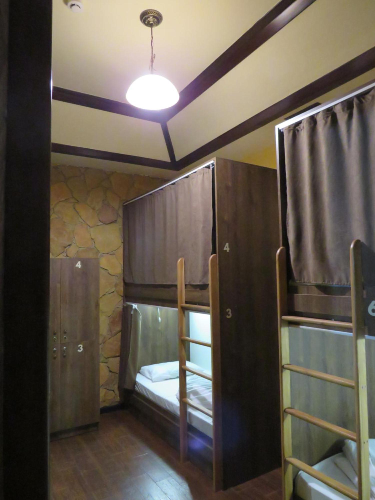 יירבאן Hostel Jan In The Very Center מראה חיצוני תמונה
