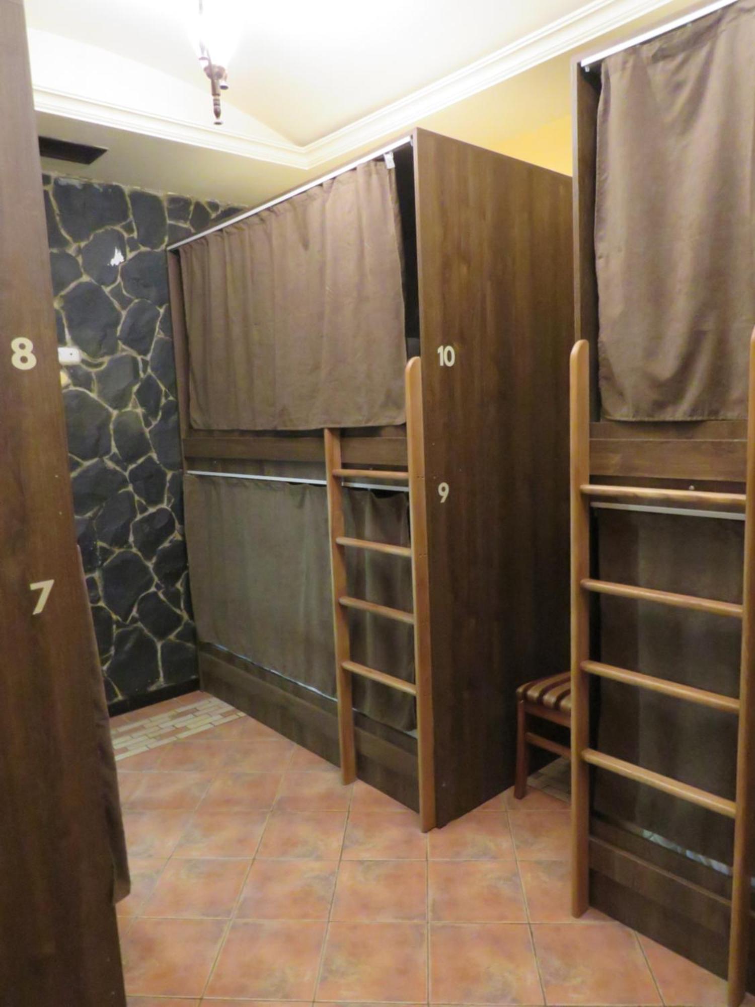 יירבאן Hostel Jan In The Very Center מראה חיצוני תמונה