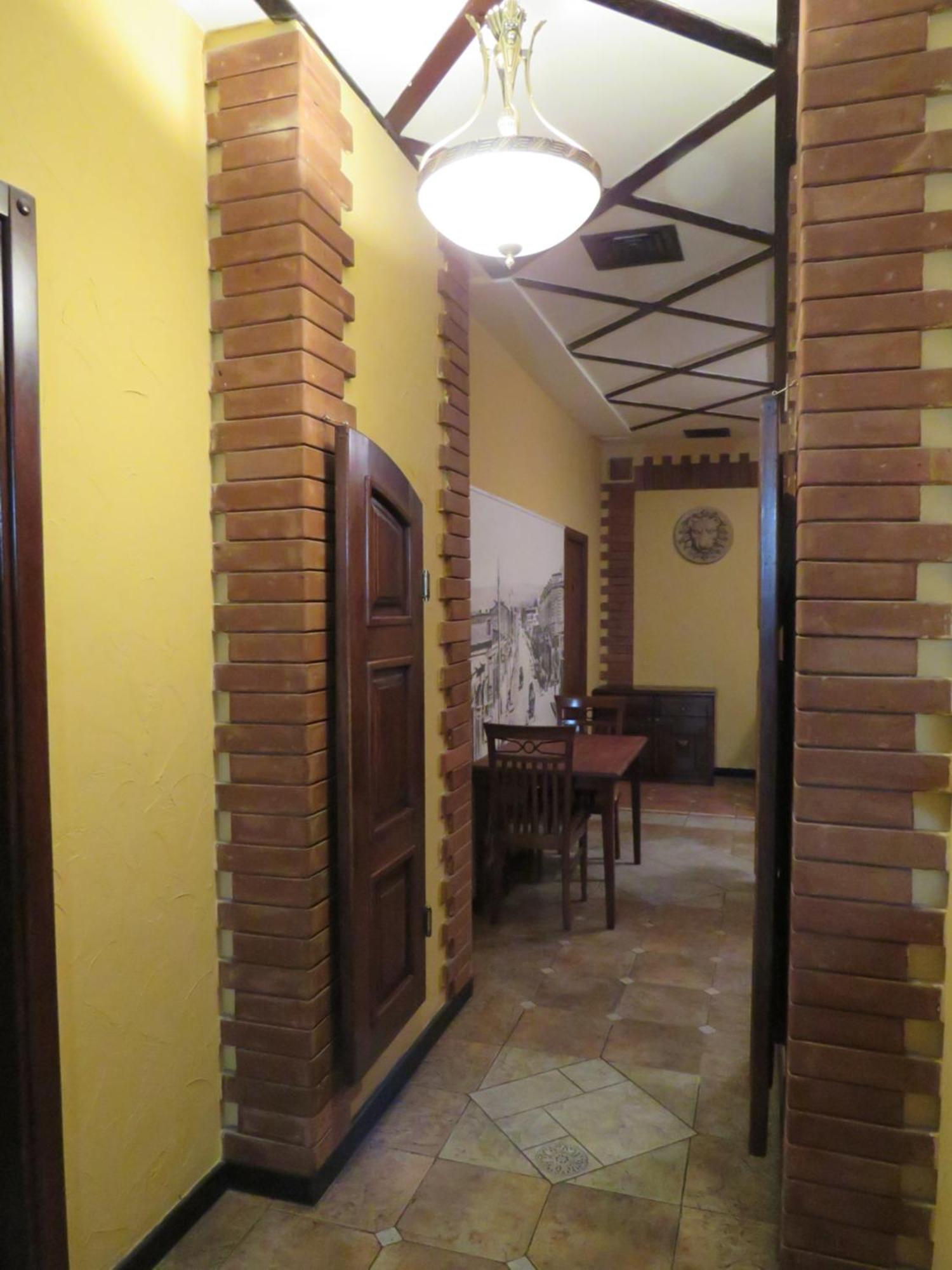 יירבאן Hostel Jan In The Very Center מראה חיצוני תמונה