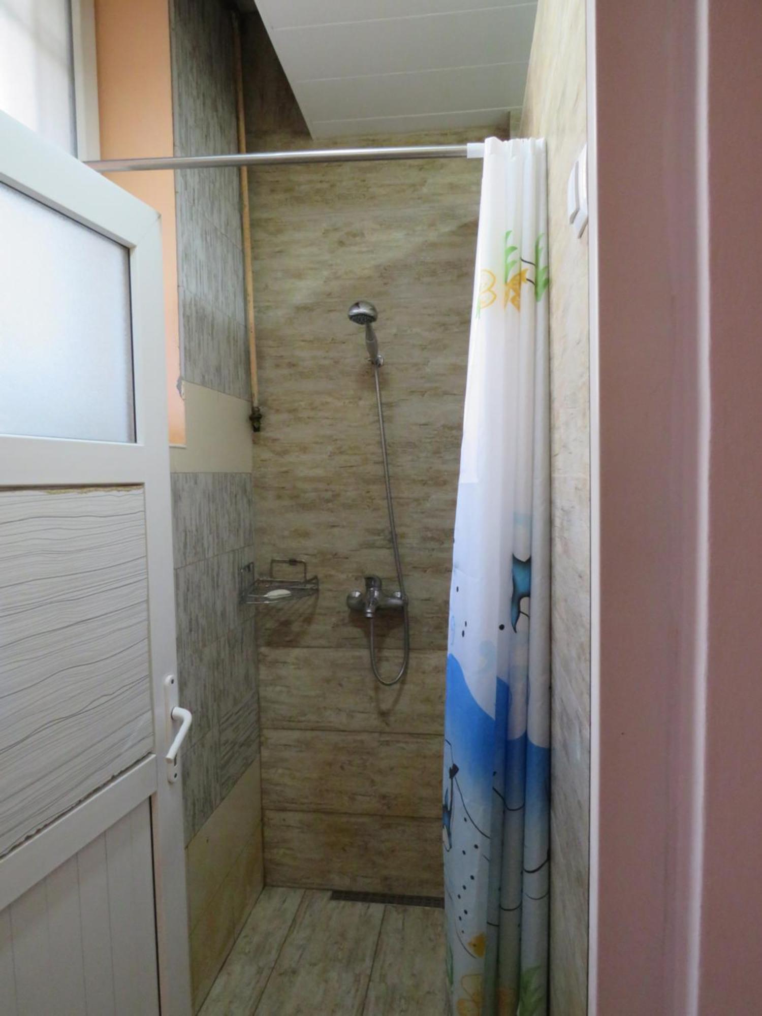 יירבאן Hostel Jan In The Very Center מראה חיצוני תמונה